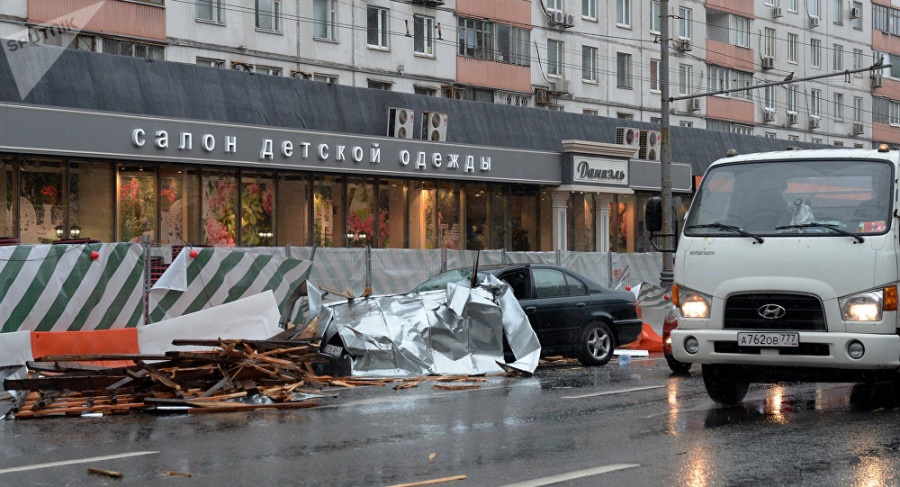 Ρωσία: Δύο νεκροί και 12 τραυματίες από σφοδρή καταιγίδα στη Μόσχα