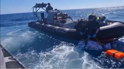Ιταλία: Γέμισε κοκαΐνη η θάλασσα της Σικελίας – Περισυνέλλεξαν από τα νερά 70 δέματα με δύο τόνους αξίας 400 εκατ. ευρώ
