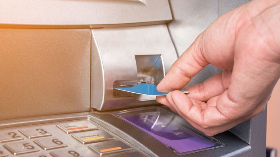 Αντίστροφη μέτρηση για τις αναλήψεις χωρίς προμήθεια από τα  ΑΤΜ τραπεζών – Τι αλλάζει από Δευτέρα 11/8