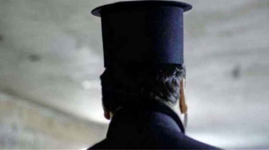 Θεσσαλονίκη: Παρέμβαση εισαγγελέα για ιερέα που προέτρεπε πιστούς να μπουν χωρίς μάσκα σε ναό