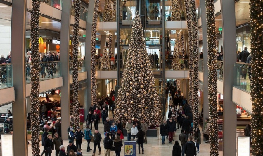 Περίπου στα 3,5 δισ. ευρώ διαμορφώθηκε ο τζίρος της εορταστικής αγοράς