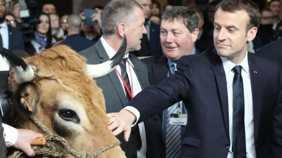 Γαλλία: Φιάσκο Macron, αρνήθηκε να συναντηθεί με τους αγρότες υπό τον φόβο «θερμής υποδοχής»