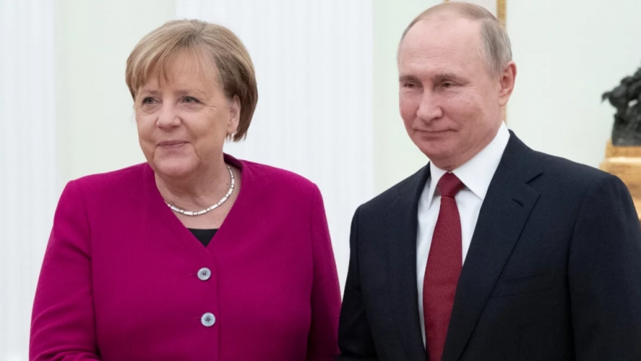 Η Merkel ζήτησε από τον Putin την απελευθέρωση του Navalny