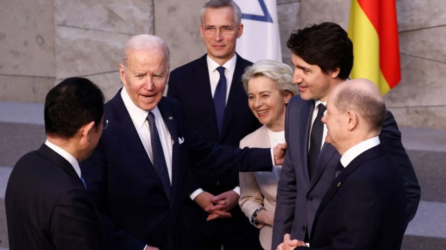 Έκλεισε το deal εν μέσω πολέμου σε Ουκρανία: Οι ΗΠΑ θα προμηθεύσουν την ΕΕ με επιπλέον 15 δισ. κυβ. μέτρα LNG