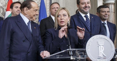 Meloni (Iταλία): Αλλάζει πορεία και απομακρύνεται από την πολιτική Draghi στη διαχείριση του κορωνοϊού και τη Δικαιοσύνη