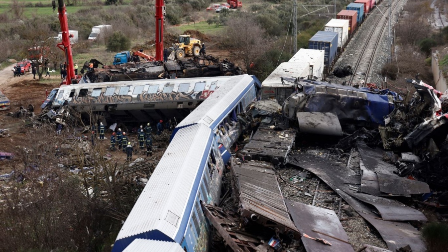 Άγριο σφυροκόπημα στην κυβέρνηση για τα Τέμπη - «Όμηρος του Μαξίμου ο Καραμανλής» - «Συγκάλυψη με διαγραφή αρχείων»