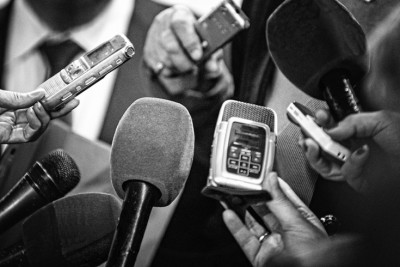 RSF: Σχεδόν 400 δημοσιογράφοι βρέθηκαν πίσω από τα σίδερα το 2020