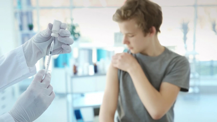 Covid: Τι λέει καθηγητής του ΕΚΠΑ για τον υποχρεωτικό εμβολιασμό στα παιδιά