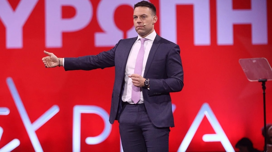 Κασσελάκης: Ο πρωθυπουργός δεν χαραμίζει ούτε μία από τις 157 έδρες για να προστατεύσει το δικαίωμα στην αξιοπρέπεια και στην ισότητα