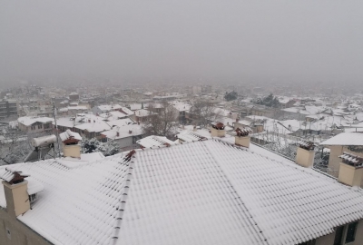 Κακοκαιρία «Λέανδρος»: Χιονόπτωση και κλειστοί δρόμοι στην Αττική – Στο σκοτάδι περιοχές στην Ανατ. Θεσσαλονίκη