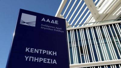 ΑΑΔΕ: 48ωρα «λουκέτα» και πρόστιμα σε εστιατόρια, mini market και ενοικιαζόμενα δωμάτια σε Σαντορίνη και Νάξο