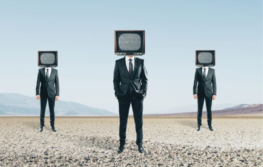 Επικοινωνιακό show … Μητσοτάκη για να επιβραδύνει την πολιτική φθορά – Η Βρετανία καταργεί τα πιστοποιητικά εμβολίων