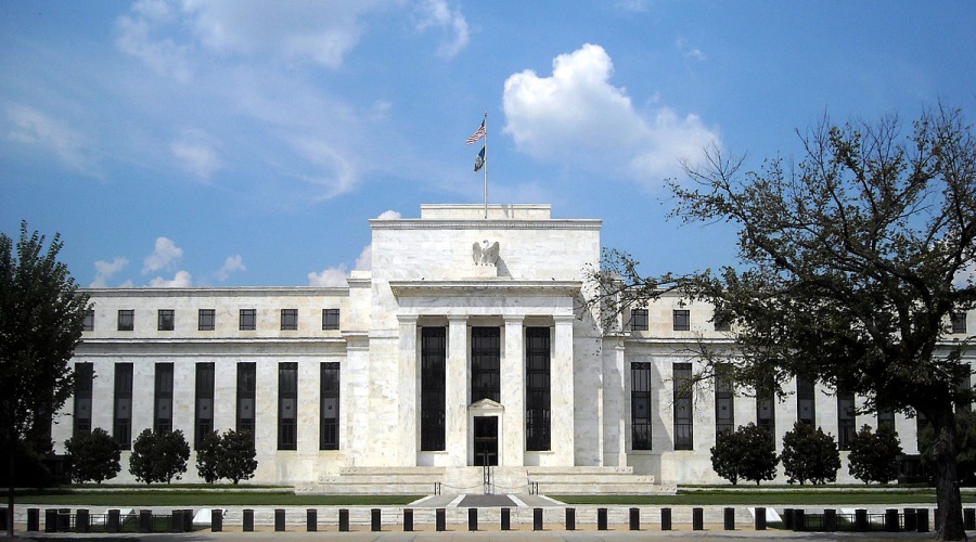 Fed: Πιο ήπια η νομισματική σύσφιξη – Σε εμπόριο και παγκόσμια ανάπτυξη οφείλεται η διόρθωση της Wall Street