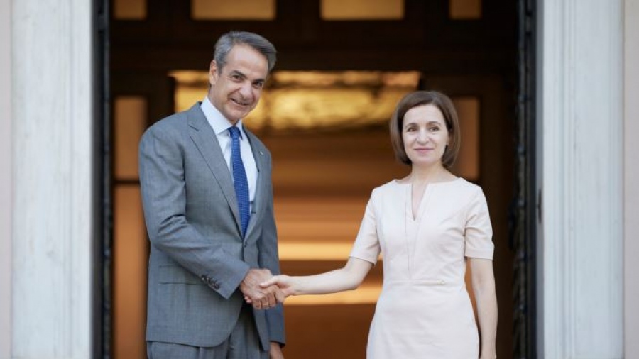 Στο Μαξίμου η Πρόεδρος της Μολδαβίας - Ο Μητσοτάκης την ενημέρωσε για το άνοιγμα πρεσβείας στο Κισινάου