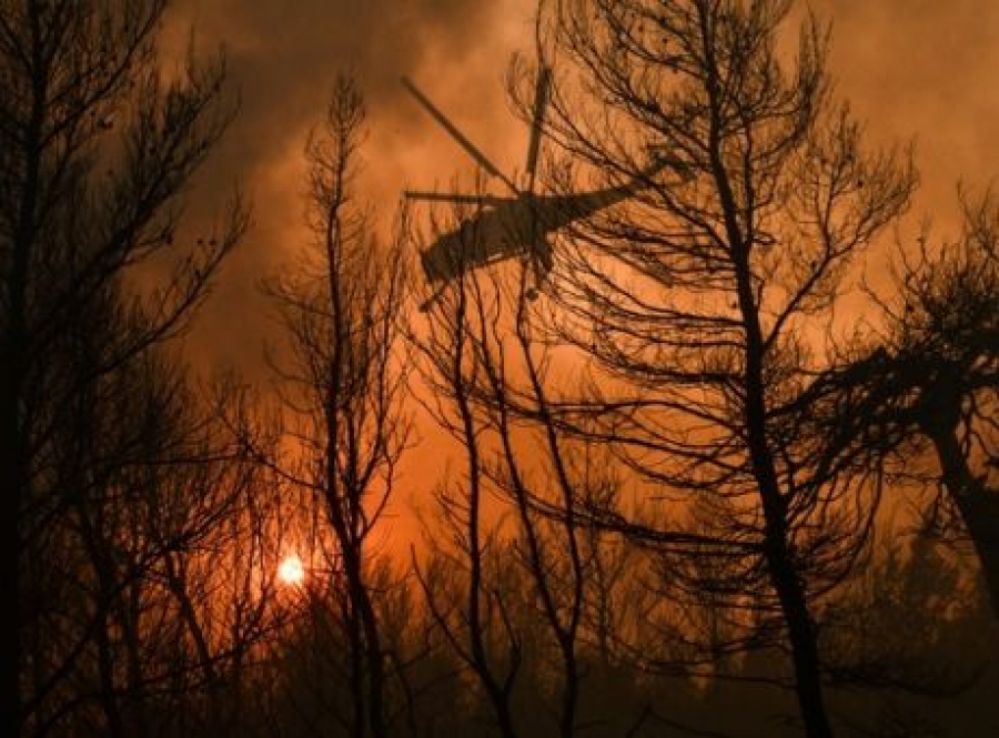 Σε ύφεση και χωρίς ενεργό μέτωπο οι φωτιές σε Άραξο και Καλάβρυτα