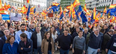 Τεράστιες διαδηλώσεις στην Ισπανία κατά της κυβερνητικής συμφωνίας του Sanchez με τους Καταλανούς