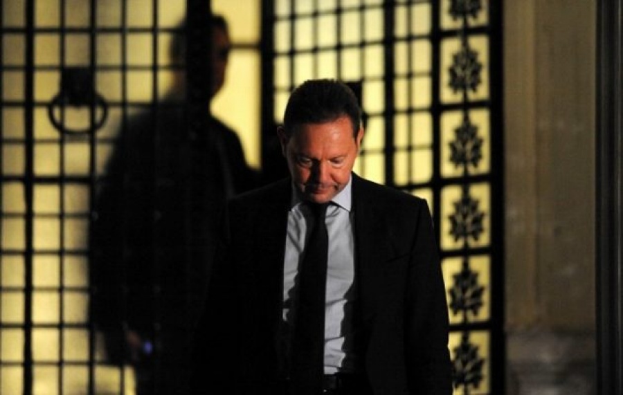 Γιατί ο Τσίπρας έβγαλε «amber alert» για τον Στουρνάρα – Σφοδρή σύγκρουση