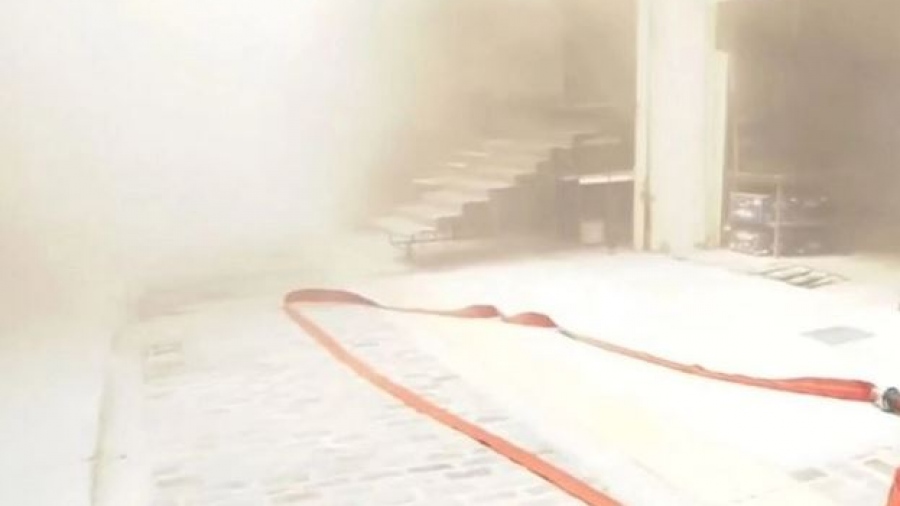 Θεσσαλονίκη: Βελτιωμένη η εικόνα της φωτιάς σε κατάστημα στο Καπάνι - Στο νοσοκομείο τρεις πυροσβέστες