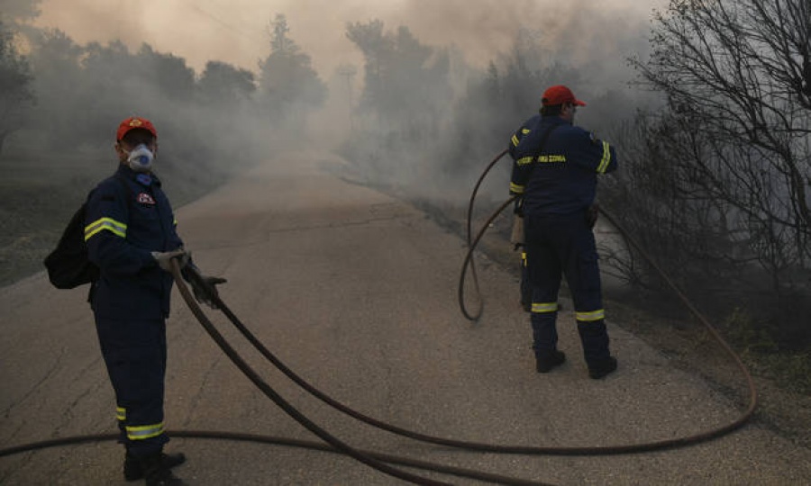 Βελτιωμένη η εικόνα της πυρκαγιάς στην Εύβοια - Παραμένουν στην περιοχή όλες οι επίγειες δυνάμεις