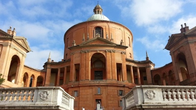 Ιερόσυλη επίθεση στην Παναγία της San Luca - Θλίψη και οργή στη Μπολόνια