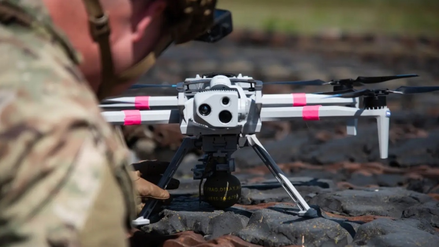 Για γέλια και για κλάματα ο αμερικανικός στρατός - Παρουσίασε ως καινοτομία τη ρίψη χειροβομβίδας από drone