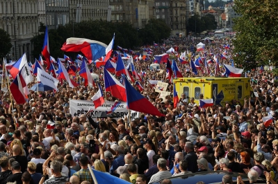 Τεράστια διαδήλωση κατά του ΝΑΤΟ και υπέρ της Ρωσίας στην Τσεχία -  Οργή σε ολόκληρη την Ευρώπη για ακρίβεια και ενέργεια