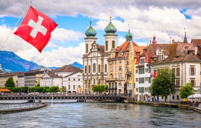 Ελβετία: Δημοψήφισμα για την αύξηση του εταιρικού φόρου