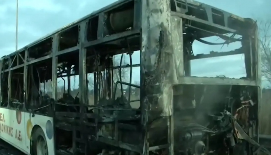 Θεσσαλονίκη: Η κυβέρνηση καρατόμησε τη του ΟΣΕΘ μετά τις φωτιές σε λεωφορεία