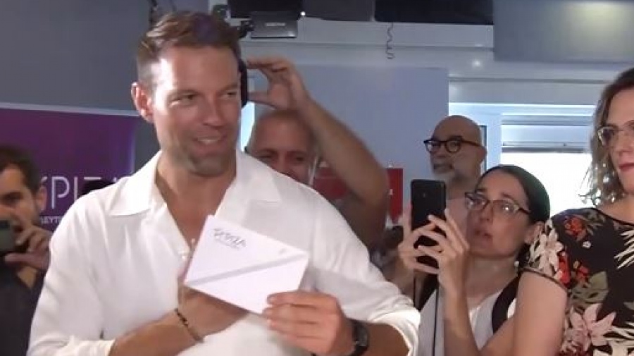 Εκλογές ΣΥΡΙΖΑ - Στη Νέα Σμύρνη ψήφισε ο Κασσελάκης: Ο κόσμος εγγυητής της ενότητας στο κόμμα