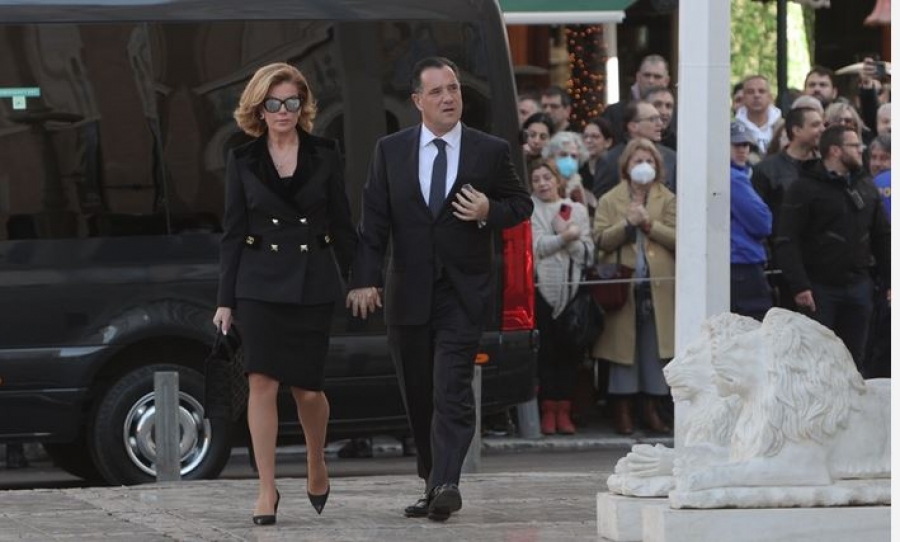 Μνημόσυνο τέως βασιλιά: Πολίτες αποδοκίμασαν έντονα τον Άδωνι Γεωργιάδη