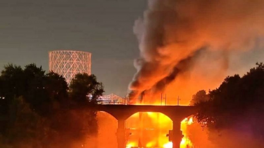 Ιταλία: Κατέρρευσε μέρος της ιστορικής μεταλλικής γέφυρας Ponte di Ferro στη Ρώμη, εξαιτίας πυρκαγιάς