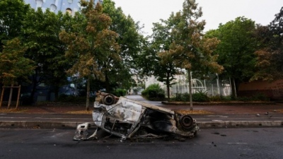 Γαλλία: Επίθεση διαδηλωτών σε σπίτι δημάρχου κοντά στο Παρίσι - Τραυματίστηκαν σύζυγος και παιδί