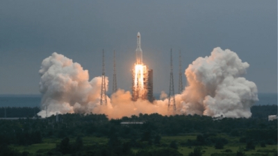 Συναγερμός από τον εκτός ελέγχου κινεζικό πύραυλο - Πότε και που θα πέσουν τα συντρίμμια του