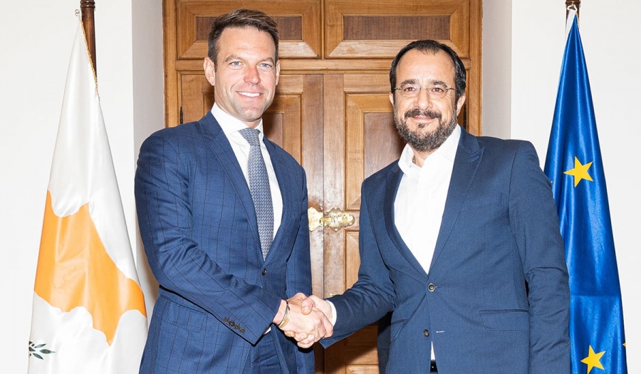 Τα δώρα που προσέφερε ο Κασσελάκης σε Χριστοδουλίδη και Δημητρίου στην Κύπρο