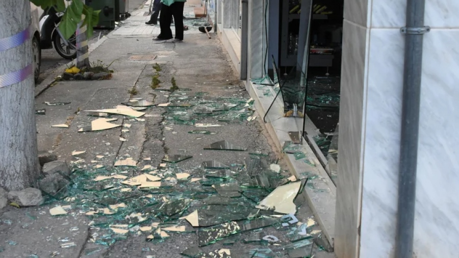 Απόλυτο χάος στη Νέα Αγχίαλο: Βίντεο-σοκ με εκρήξεις σε αποθήκη πυρομαχικών - Απομάκρυνση των F-16 από το αεροδρόμιο