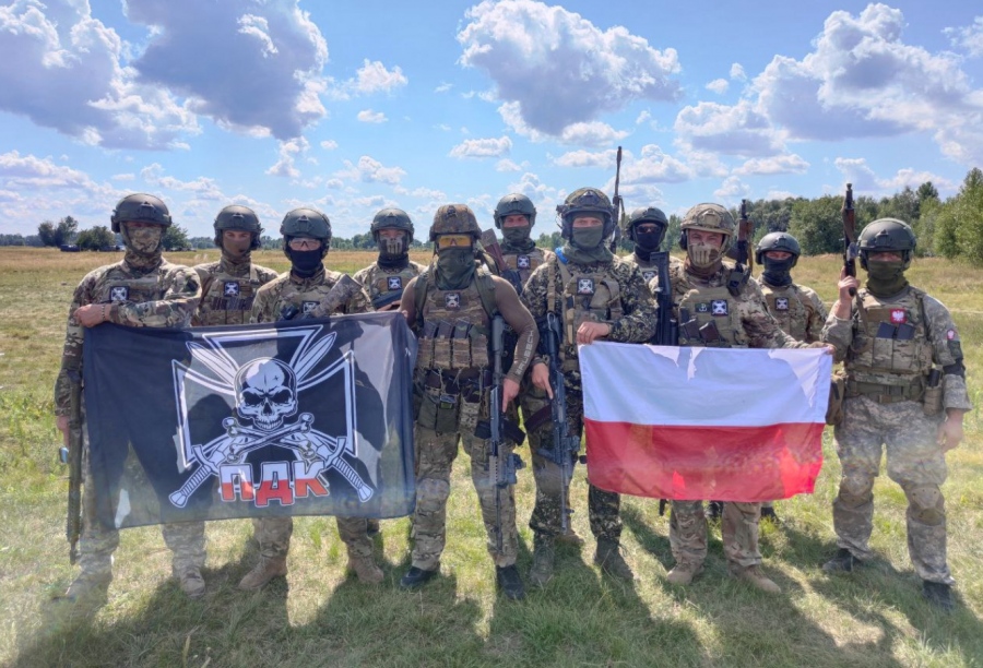 Απόφαση - όνειδος στην Πολωνία: Αμνηστία και παραγραφή αδικημάτων για όσους εθελοντές πολέμησαν με την Azov στην Ουκρανία