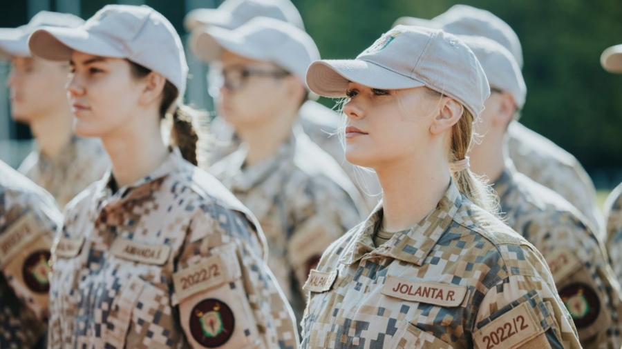 Tα επικίνδυνα παιχνίδια του ΝΑΤΟ ωθούν τη Δανία σε υποχρεωτική στράτευση των γυναικών