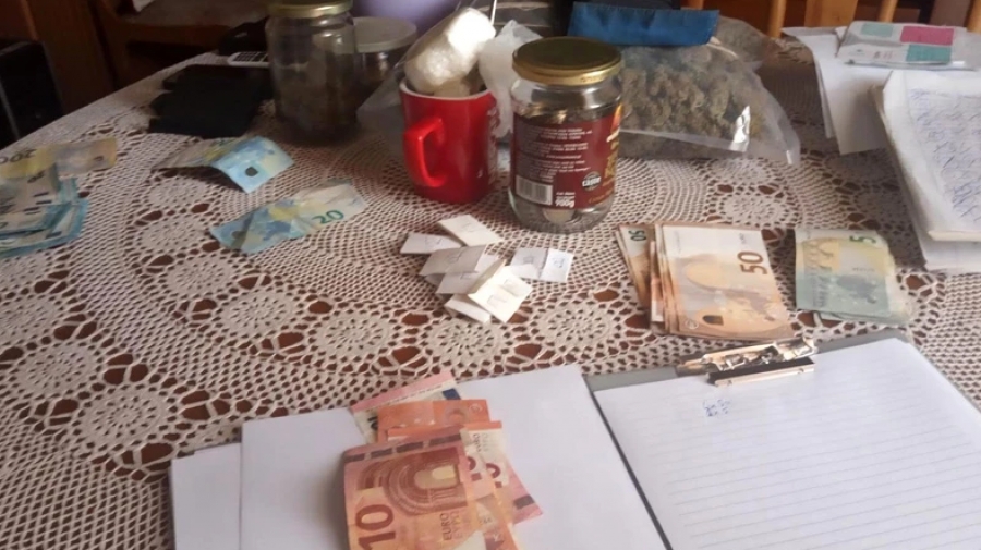 Γλυφάδα: Έκαναν το σπίτι τους... οικογενειακή «επιχείρηση» κόκας, κάνναβης - Η διακίνηση ναρκωτικών και η 67χρονη αρχηγός - μητέρα