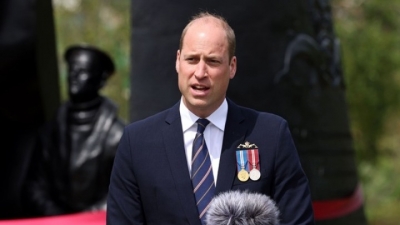 Ο πρίγκιπας Ουίλιαμ εθεάθη να πουλάει το περιοδικό των αστέγων