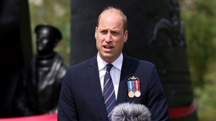 Ο πρίγκιπας Ουίλιαμ εθεάθη να πουλάει το περιοδικό των αστέγων