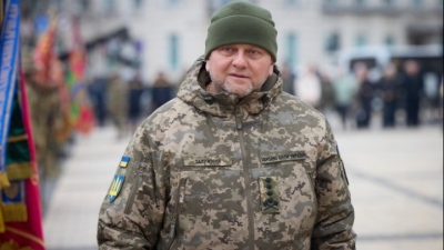 Ουκρανία: Ο ανώτατος στρατιωτικός διοικητής Valerii Zaluzhnyi εμφανίζεται σε βίντεο να φορά στολή με διακοσμητικό Baby Yoda
