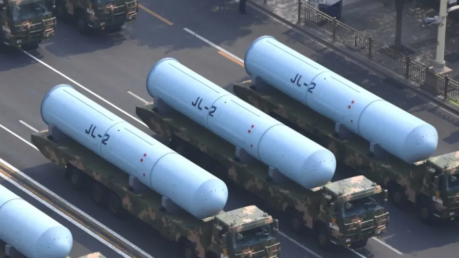 Μυστήριο στο Πεκίνο: Άγνωστα καλυμμένα οχήματα εμφανίστηκαν στους δρόμους – Υποψίες για νέο κινεζικό άρμα ή τεθωρακισμένο