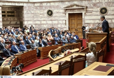 O Μητσοτάκης στρώνει «τραπέζι» σε γαλάζιους βουλευτές με πιάτο τους κεντρώους ψηφοφόρους