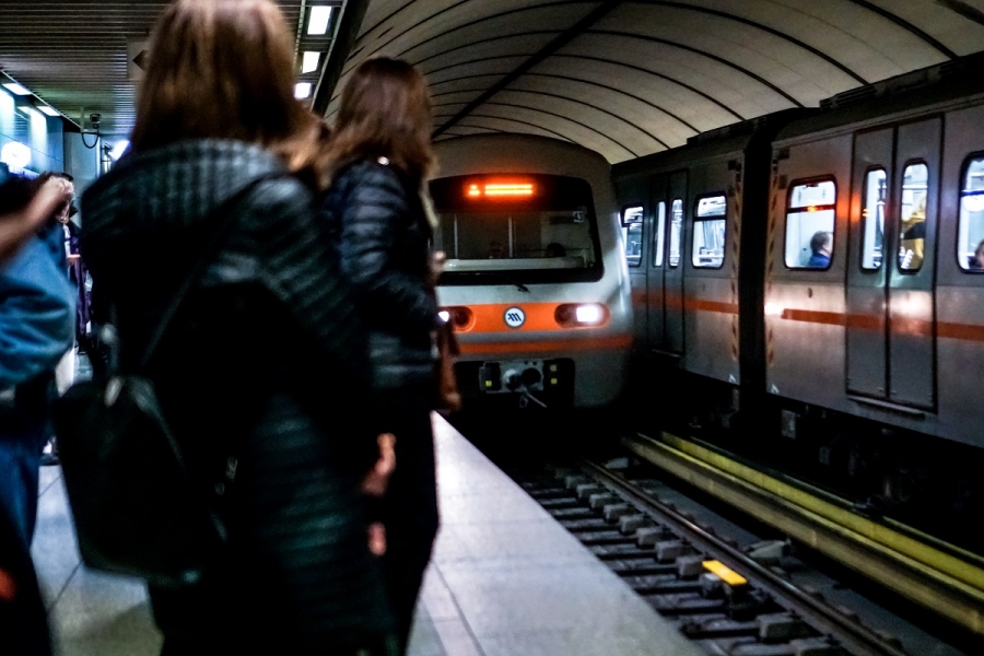 Πώς θα κινηθούν τα ΜΜΜ την Παραμονή της Πρωτοχρονιάς – Τα τελευταία δρομολόγια σε Μετρό και Τραμ