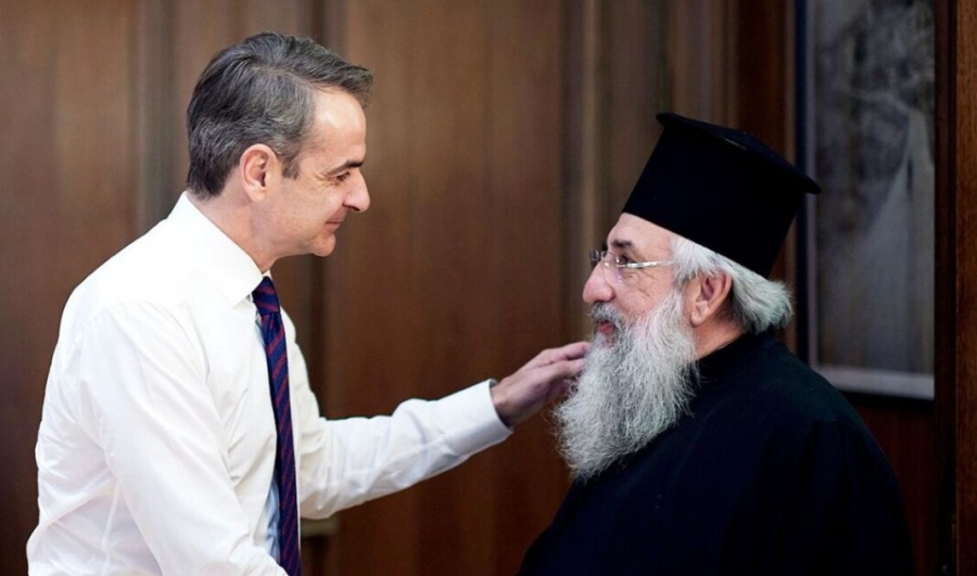 Βράζουν τα…ράσα στην Κρήτη με τον Μητσοτάκη και το μεταθετό