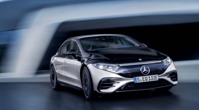 Στην Mercedes EQS οι πόρτες ανοίγουν και κλείνουν αυτόματα!