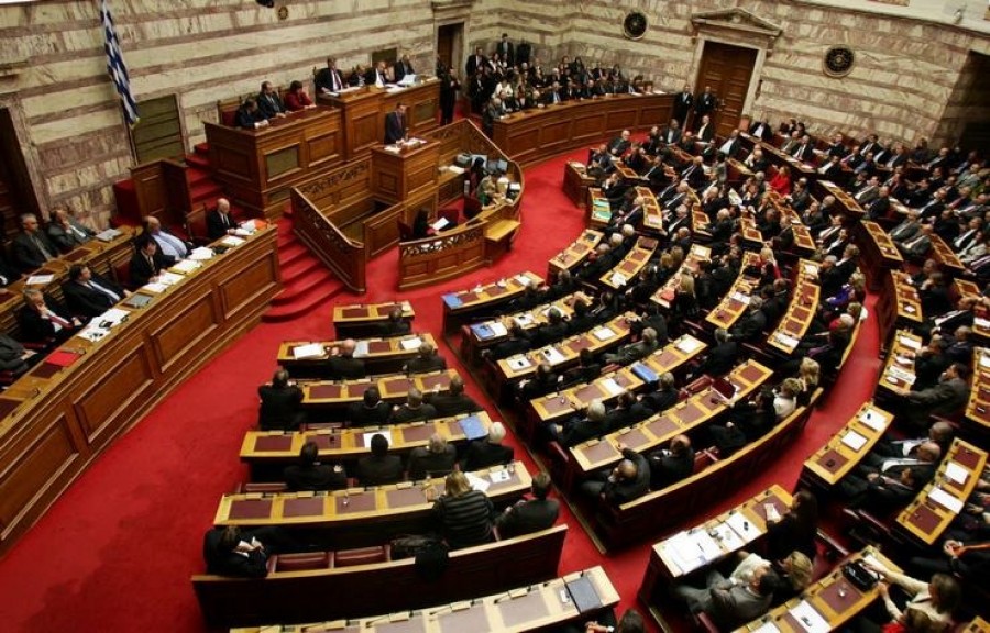 Βουλή: «Παγώνει» την κύρωση των τριών συμφωνιών με τη Βόρεια Μακεδονία