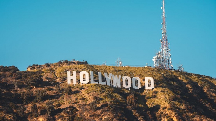 Tara Reade (πρώην βοηθός Biden): Το Hollywood προωθεί αρνητικά στερεότυπα για τη Ρωσία