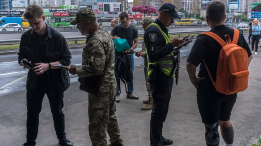 «Όπου φύγει φύγει» - Η ουκρανική νεολαία ξεκίνησε να εγκαταλείπει τη χώρα