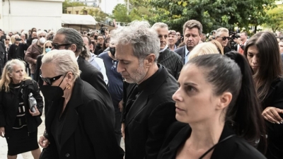 Γιος Σταμάτη Κόκοτα: «Ήσουν καταπληκτικός πατέρας, μας έμαθες να αγαπάμε» - Πλήθος κόσμου στην κηδεία του τραγουδιστή